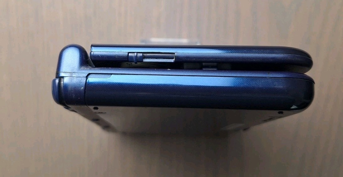 New Nintendo 3DS XL Metallic Blue Charger + 32GB SD Card | Region Free TOP IPS