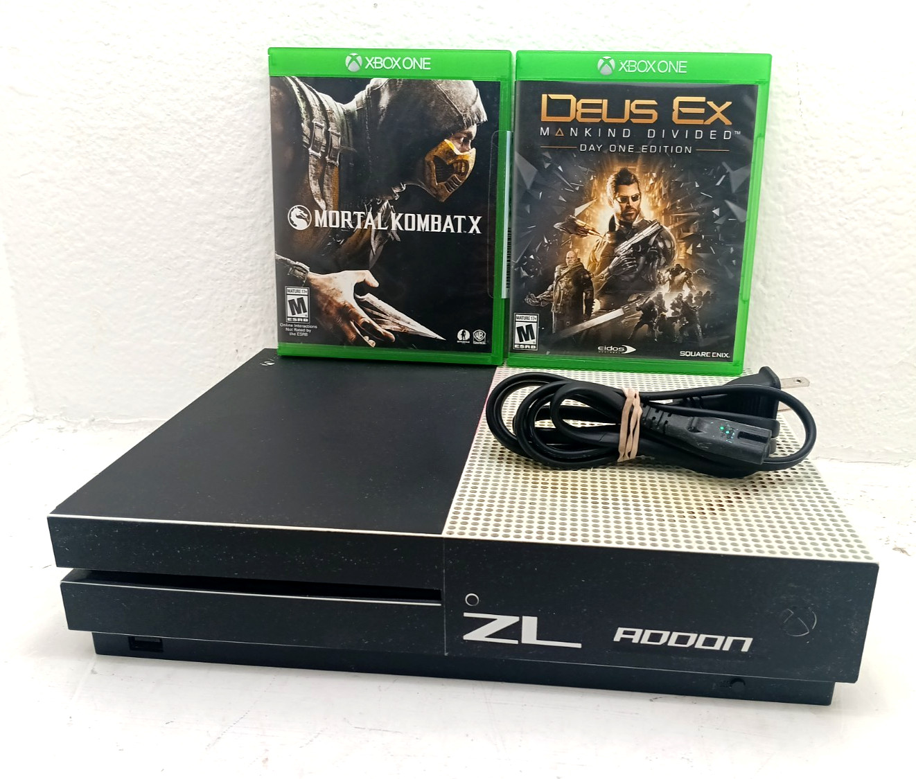 Microsoft Xbox One S 500GB console bundle w/ 2 games – Fully Tested