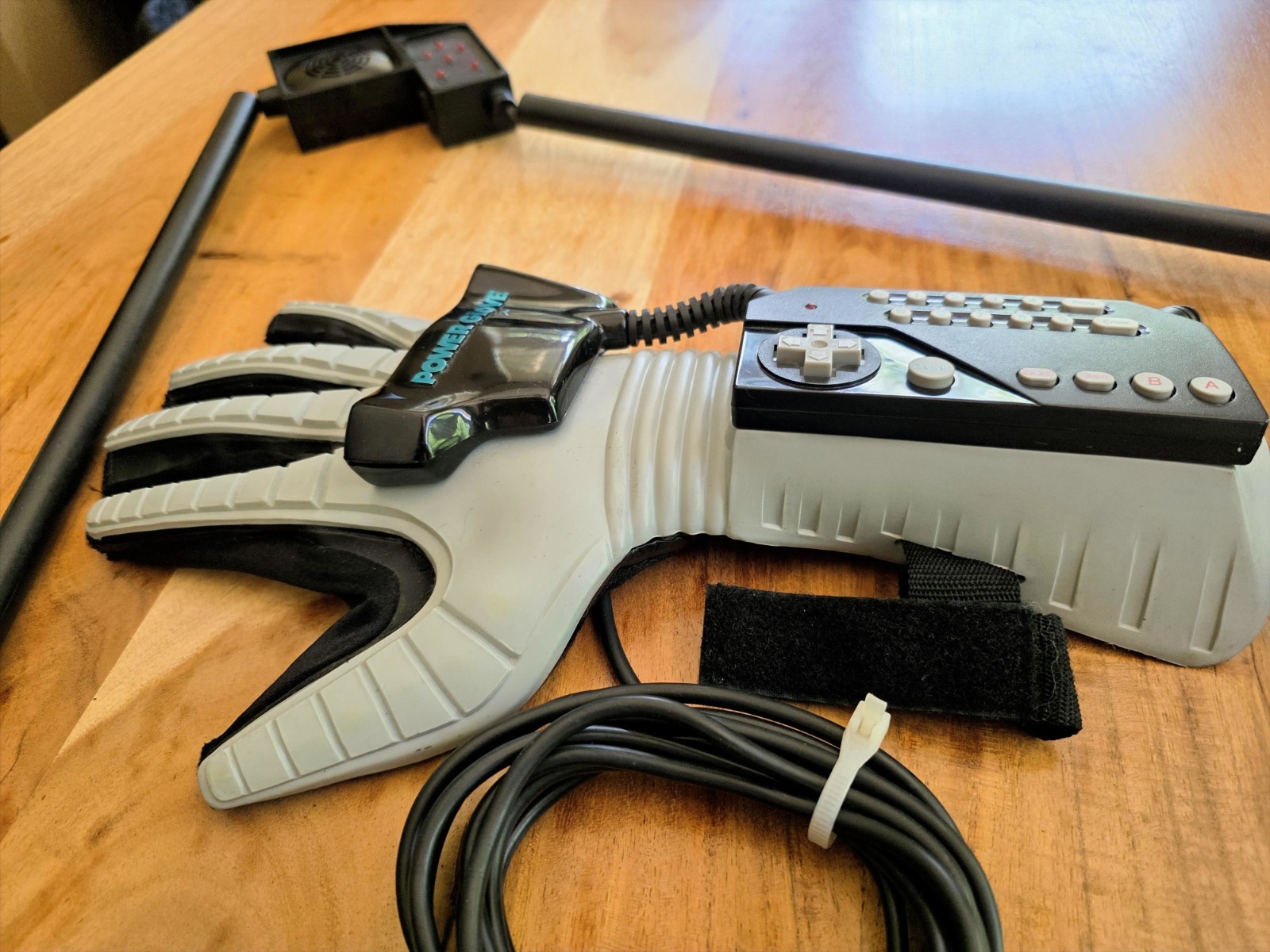 Nintendo NES Action Set Console Bundle CIB + power glove NES Advantage 3 games