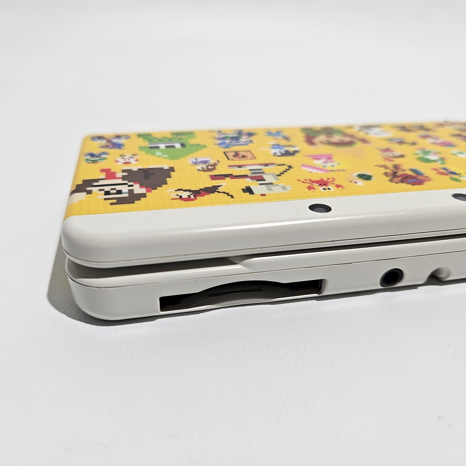 Nintendo New 3DS White Handheld System Console 3D Land Edition With Charger
