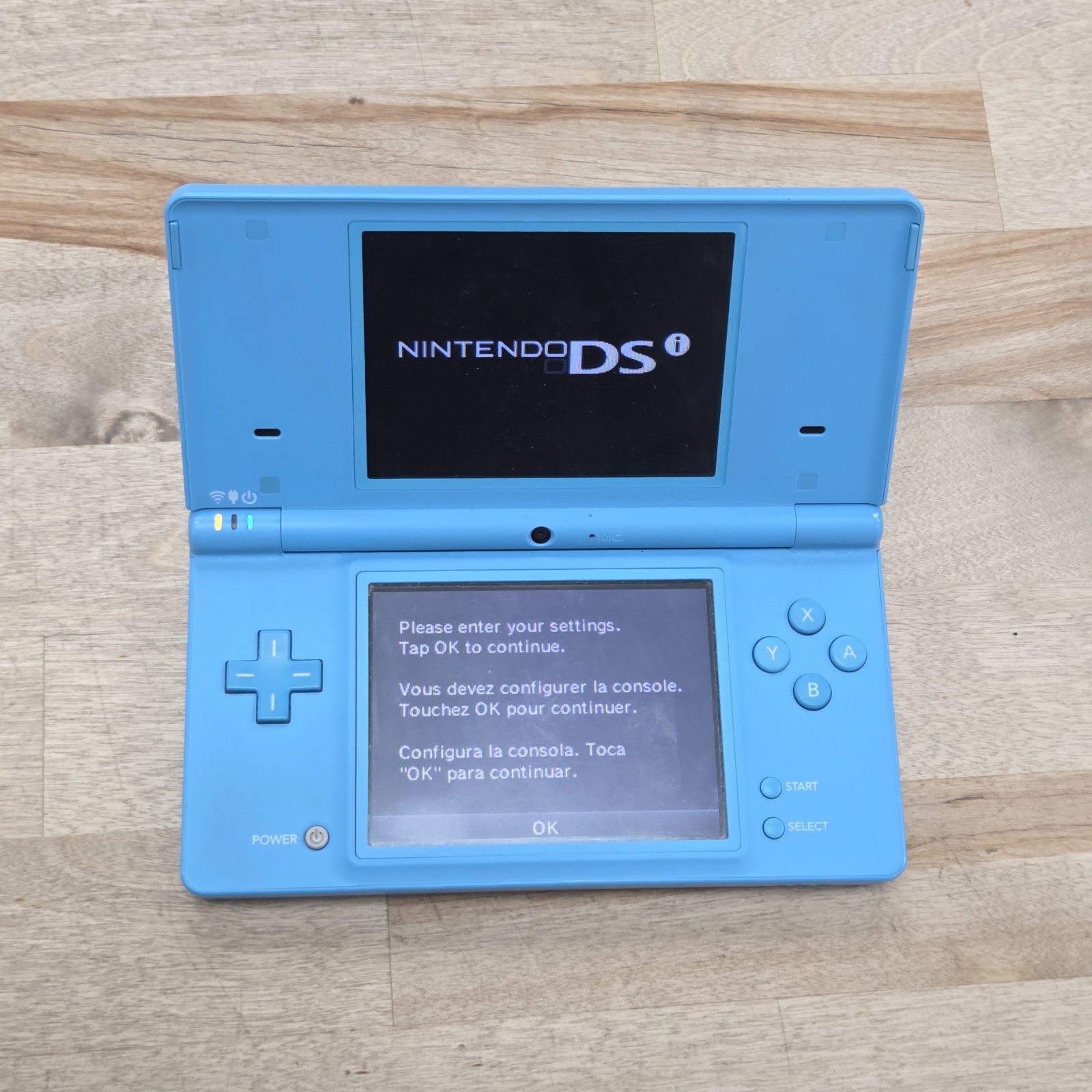 Nintendo DSi Handheld Video Game Console Light Blue TWL-001 (USA) W/ 4 Game LOT