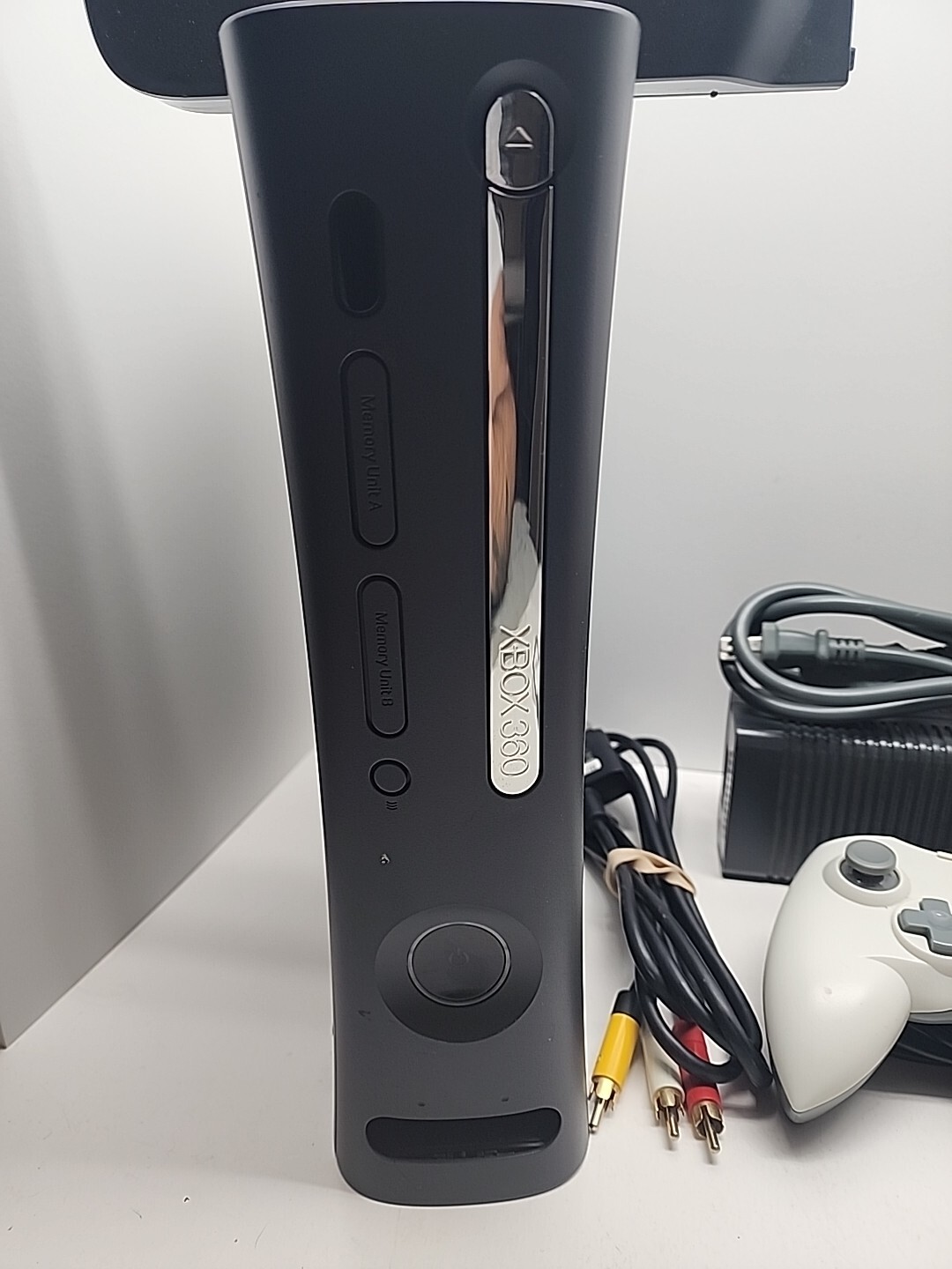 Original Microsoft Xbox 360 Pro System Bundle 120GB HDMI (NOT WORKING RIGHT)