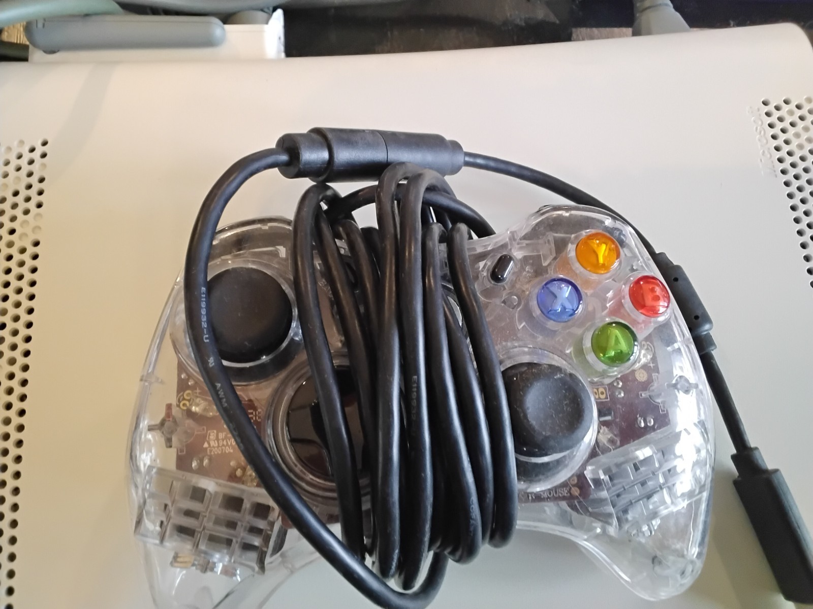 Microsoft Xbox 360 Pro System Bundle 60GB White Console 3 Games, Controller