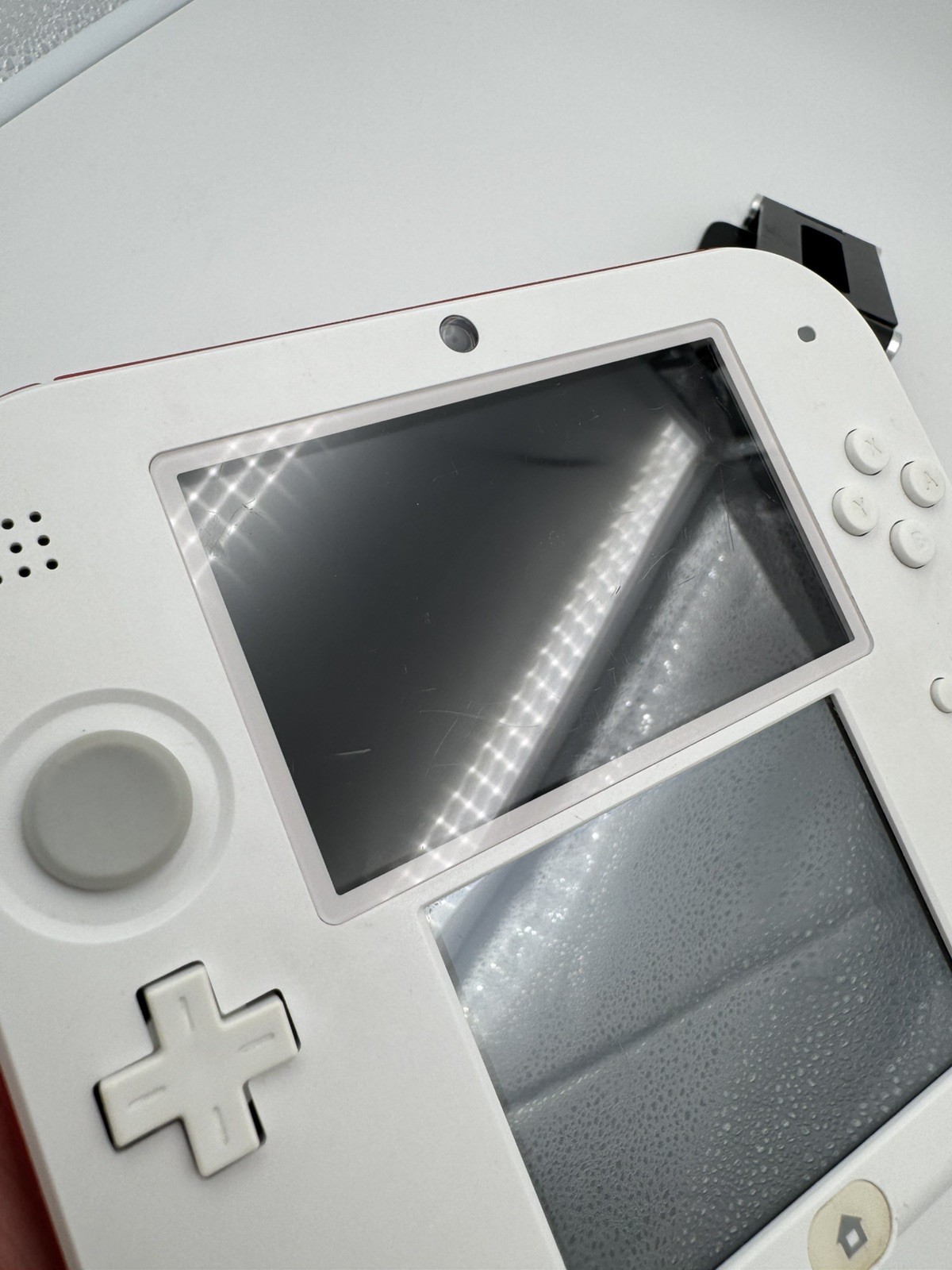 Nintendo 2DS White & Red Mario Bros Edition W/Charger & 4gb Memory