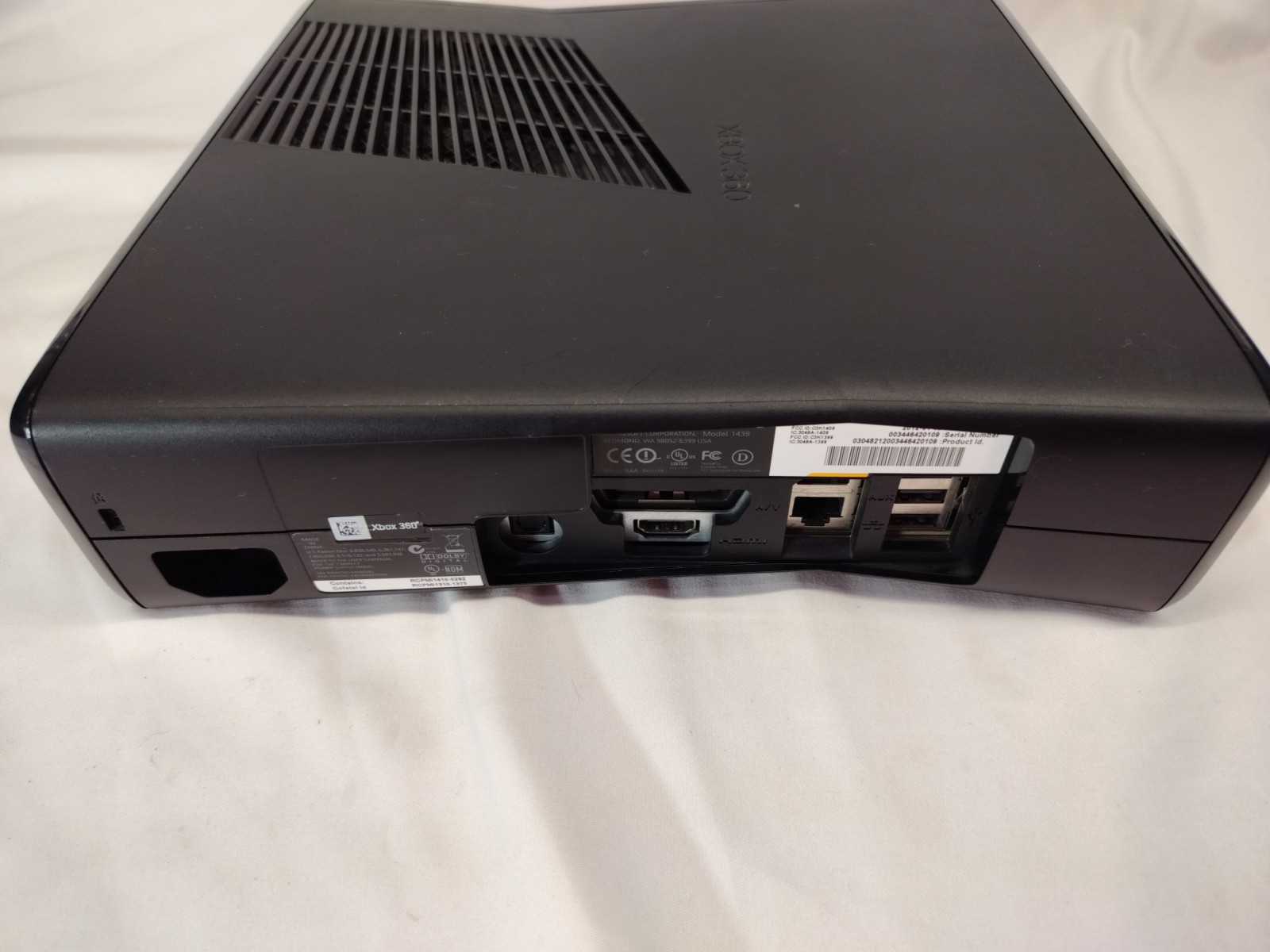 Microsoft Xbox 360 S Slim Model 1439 – Console & Kinect Bundle 4GB Tested