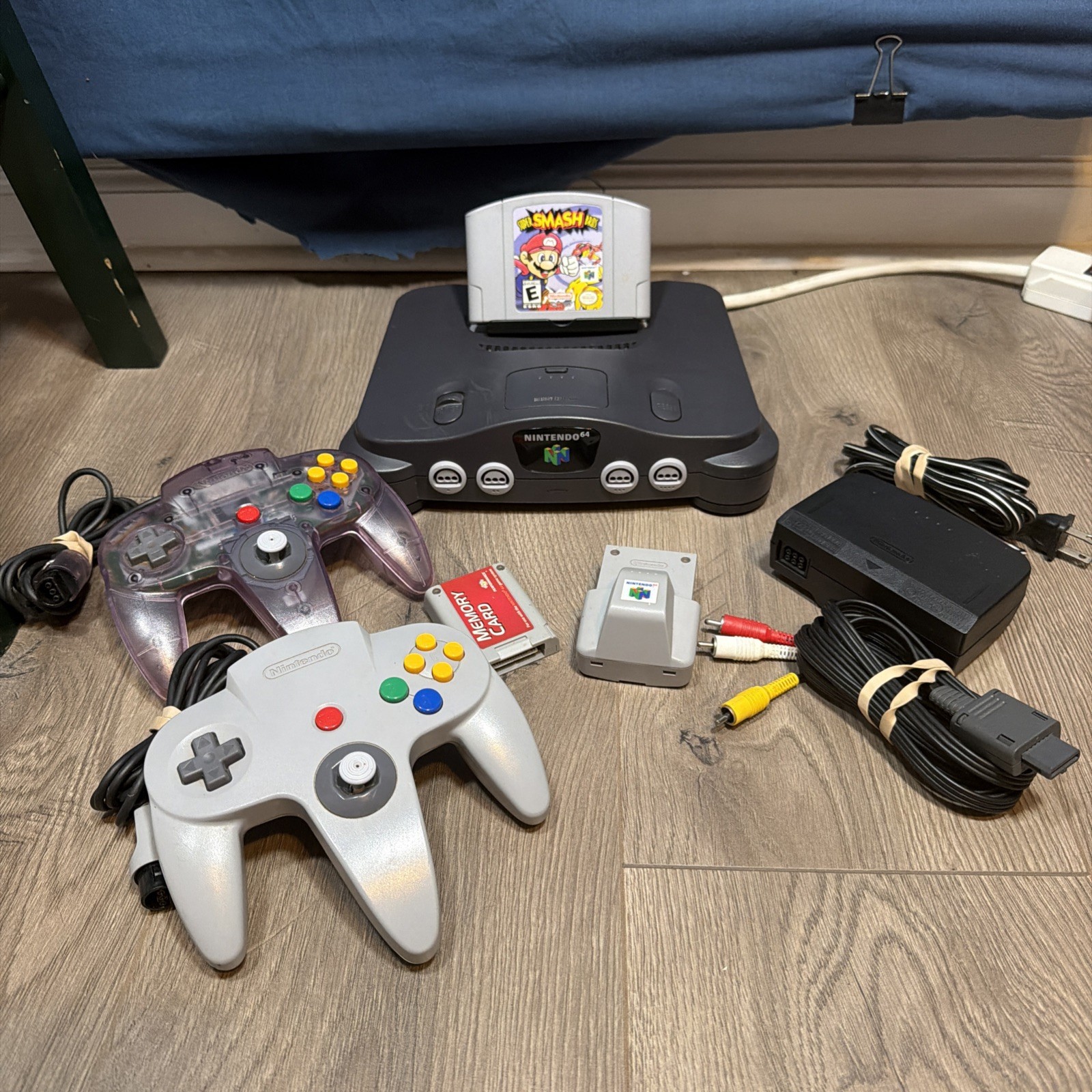 Nintendo 64 N64 w/ 2 Controllers, Rumble Pak, Super Smash Bros Bundle