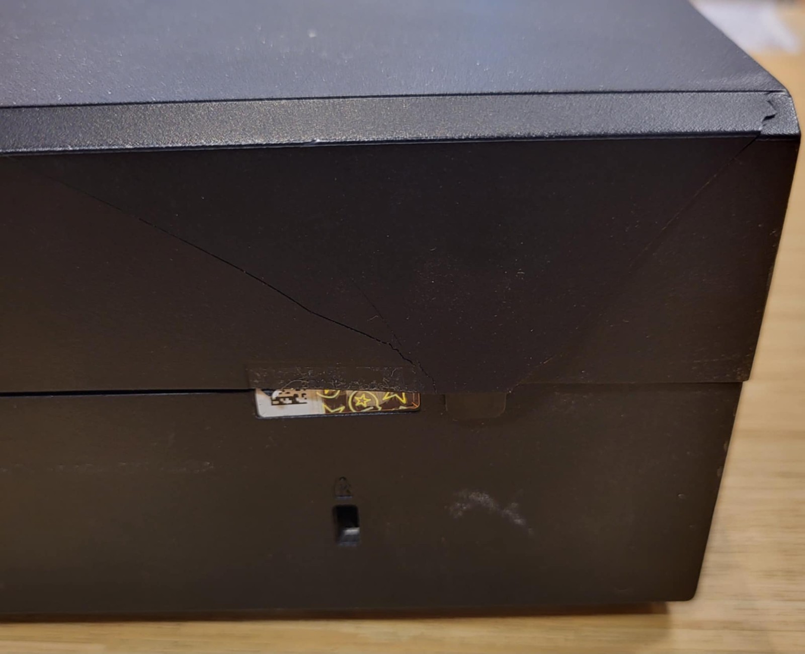 Microsoft Xbox One 500GB Console 1540 – DAMAGED CASE & DISC TRAY CONSOLE ONLY