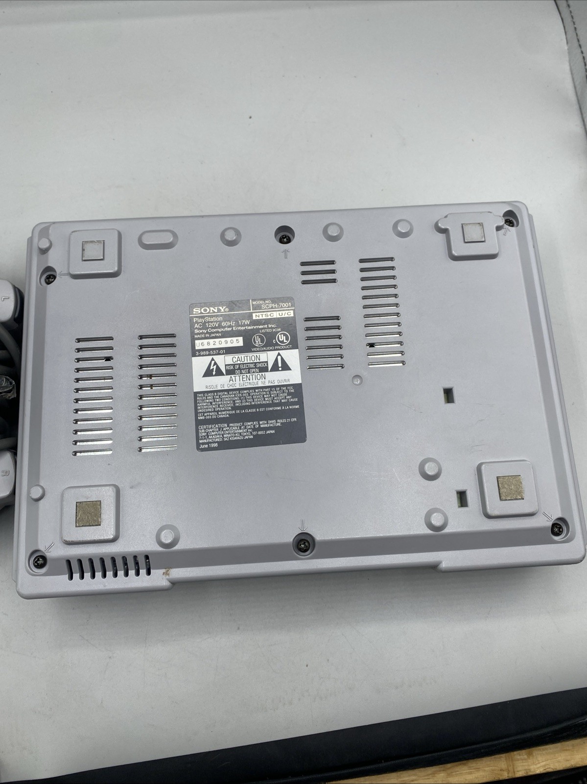 Sony PlayStation 1 PS1 Bundle – FOR PARTS/REPAIR SCPH-7001 TURNS ON Flaws Read