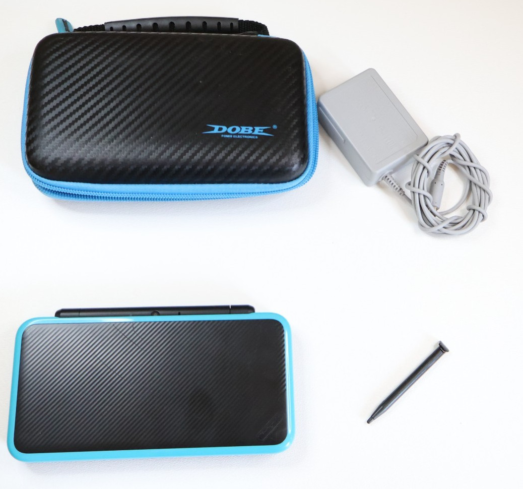 Nintendo 2DS XL Console – Black/Turquoise – Good Shape – Bundle – Tested/Works!