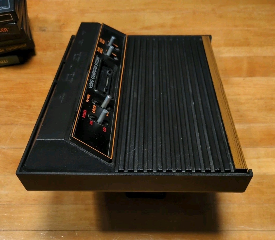 Atari 2600 RCA AV Mod with Controllers, 6 Games. Works Great!