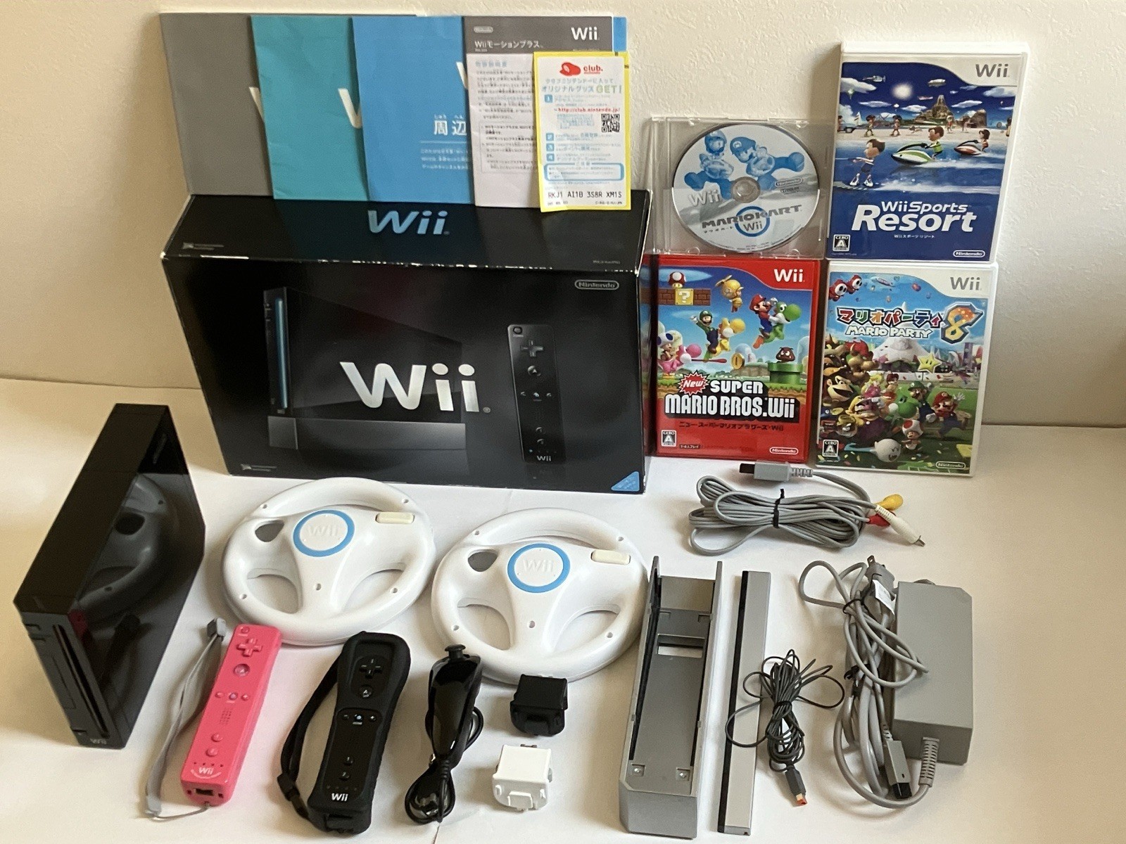 Nintendo Wii Black RVL-001 Bundle 2 Controllers Mario Kart Wii Sports GC Tested