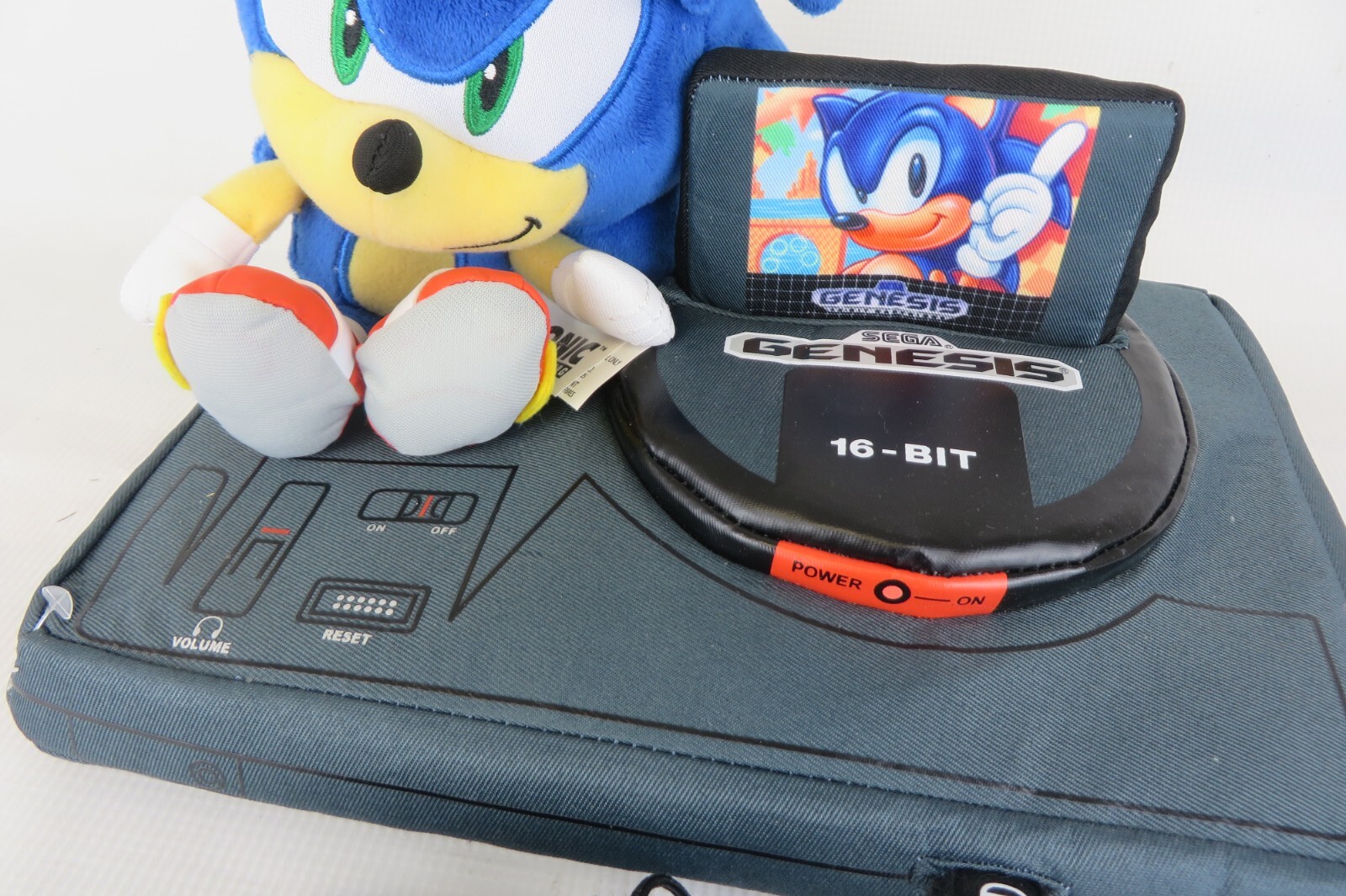 SEGA GENESIS & SONIC PLUSH Kidrobot Jakks Hedgehog 30th Anniversary Toy Retro