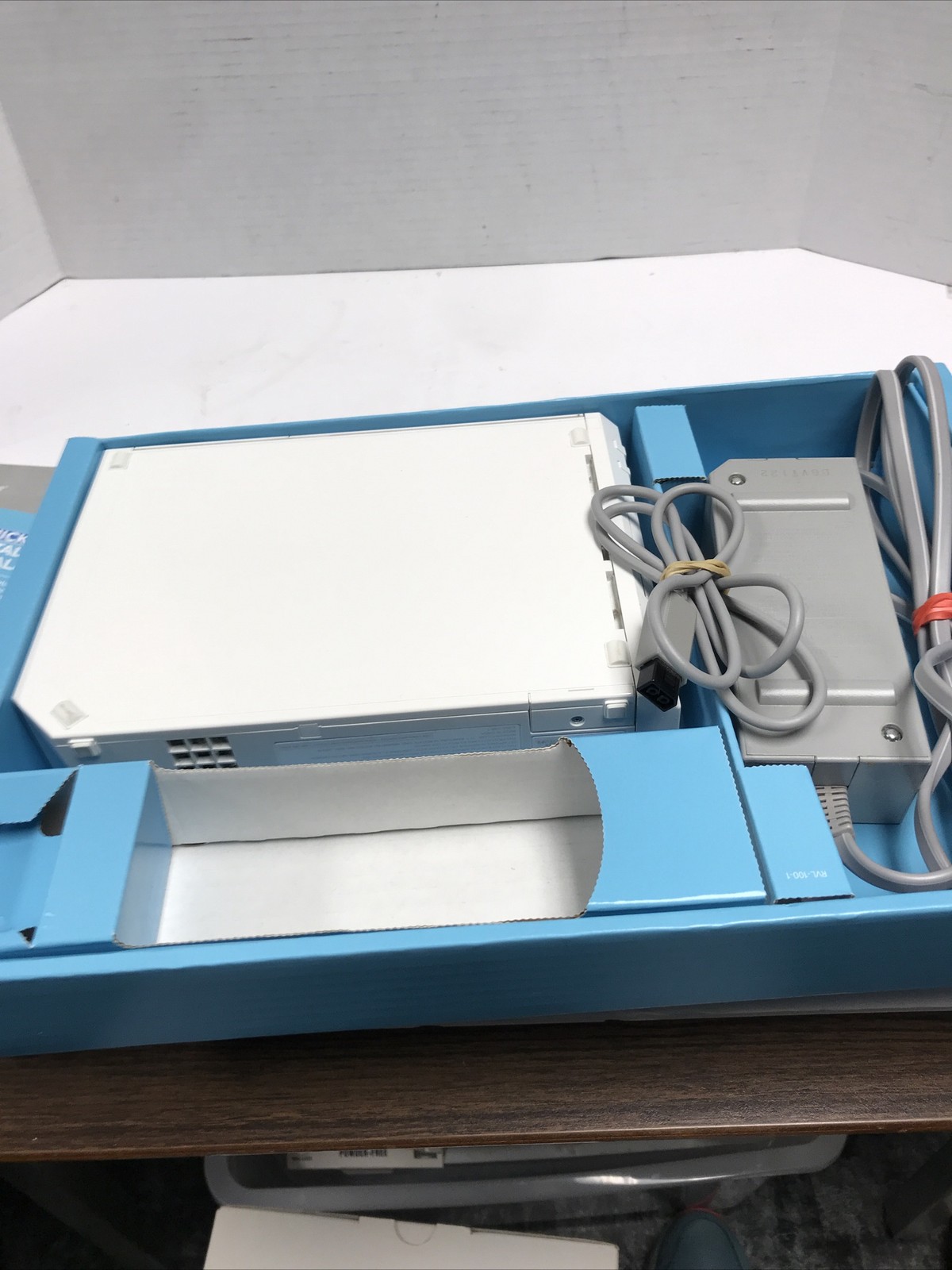 Nintendo Wii – Console Complete In Box – Wii Sports Bundle – White – Powers On