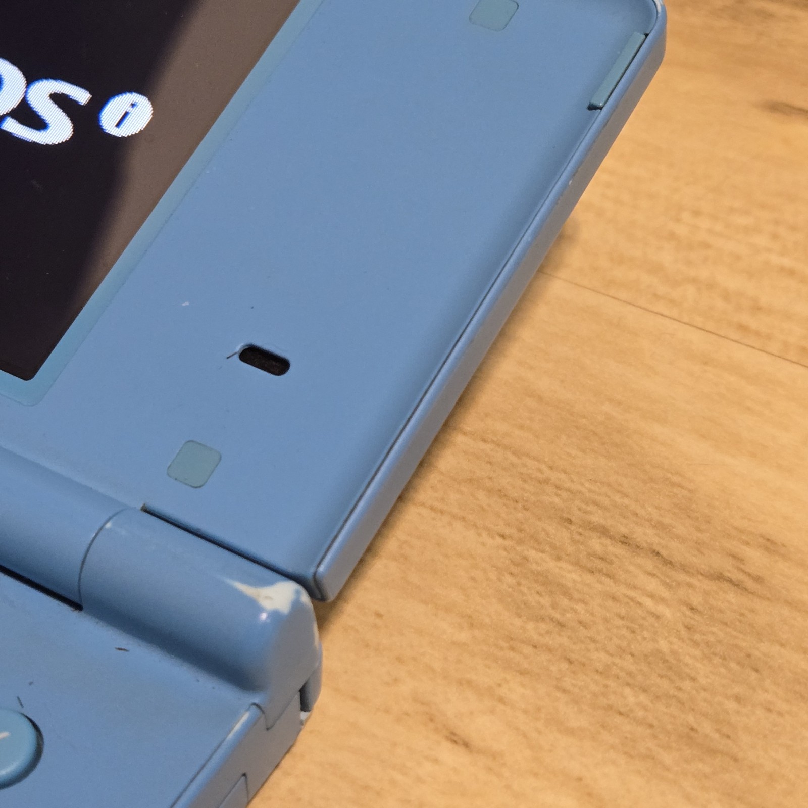 Nintendo DSi Light Blue System w/ Charger, Stylus, Case, Nerf Cover & SD Card