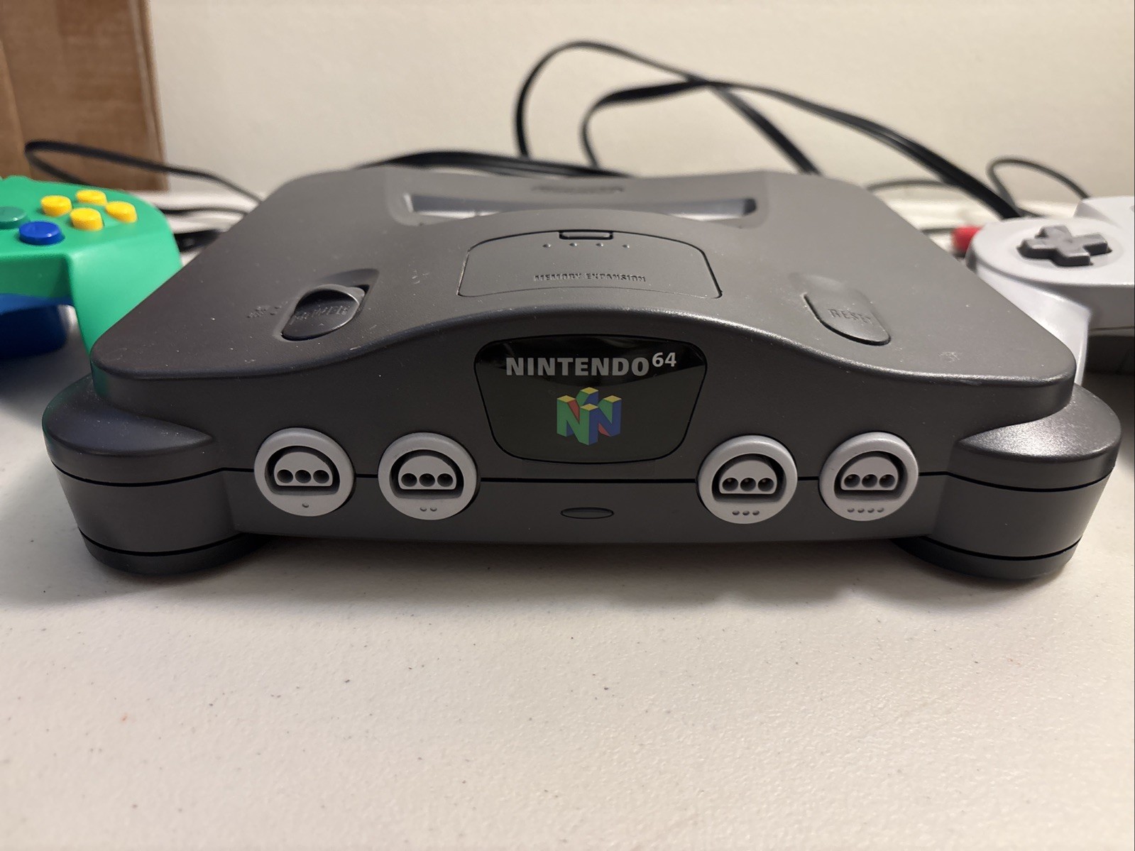 N64 Console NUS-001 USA 2 Working Controllers RCA cables and Power Cable