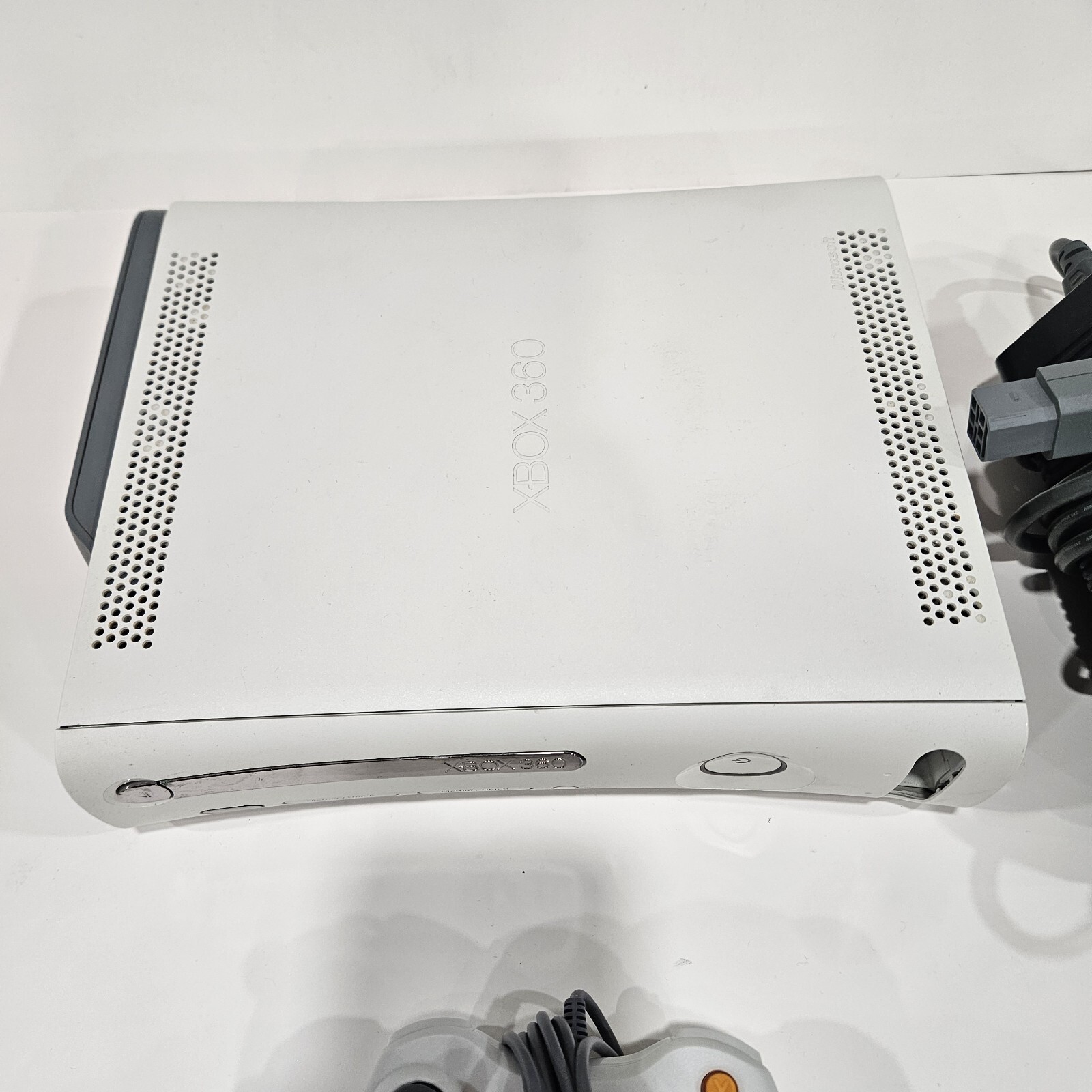 Microsoft Xbox 360 Fat System 60GB White Console With Wired Controller