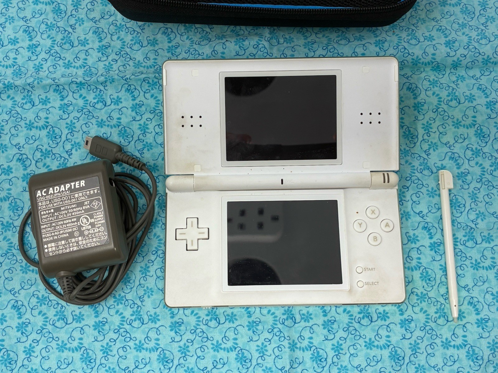 White Nintendo DS Lite Console w/ Charger & Stylus & 16 Games & Case – Working