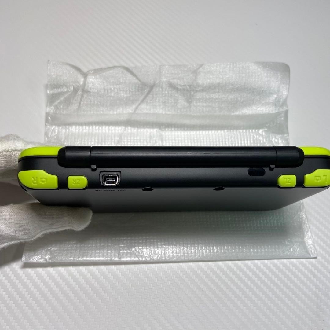 Nintendo New 2DS LL Black Lime Complete in Box Tested 6932