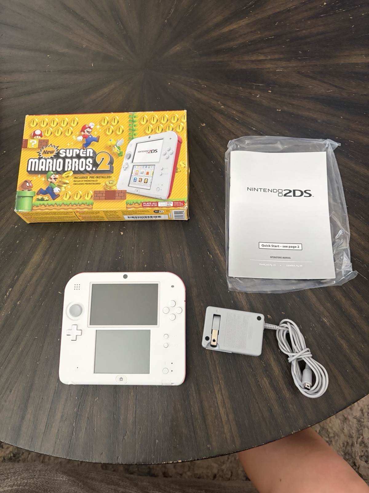Nintendo 2DS Super Mario Bros. 2 Console Bundle – Scarlet Red