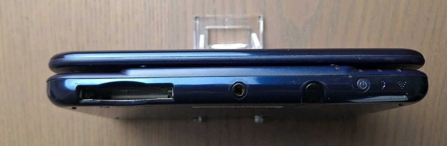 New Nintendo 3DS XL Metallic Blue Charger + 32GB SD Card | Region Free TOP IPS