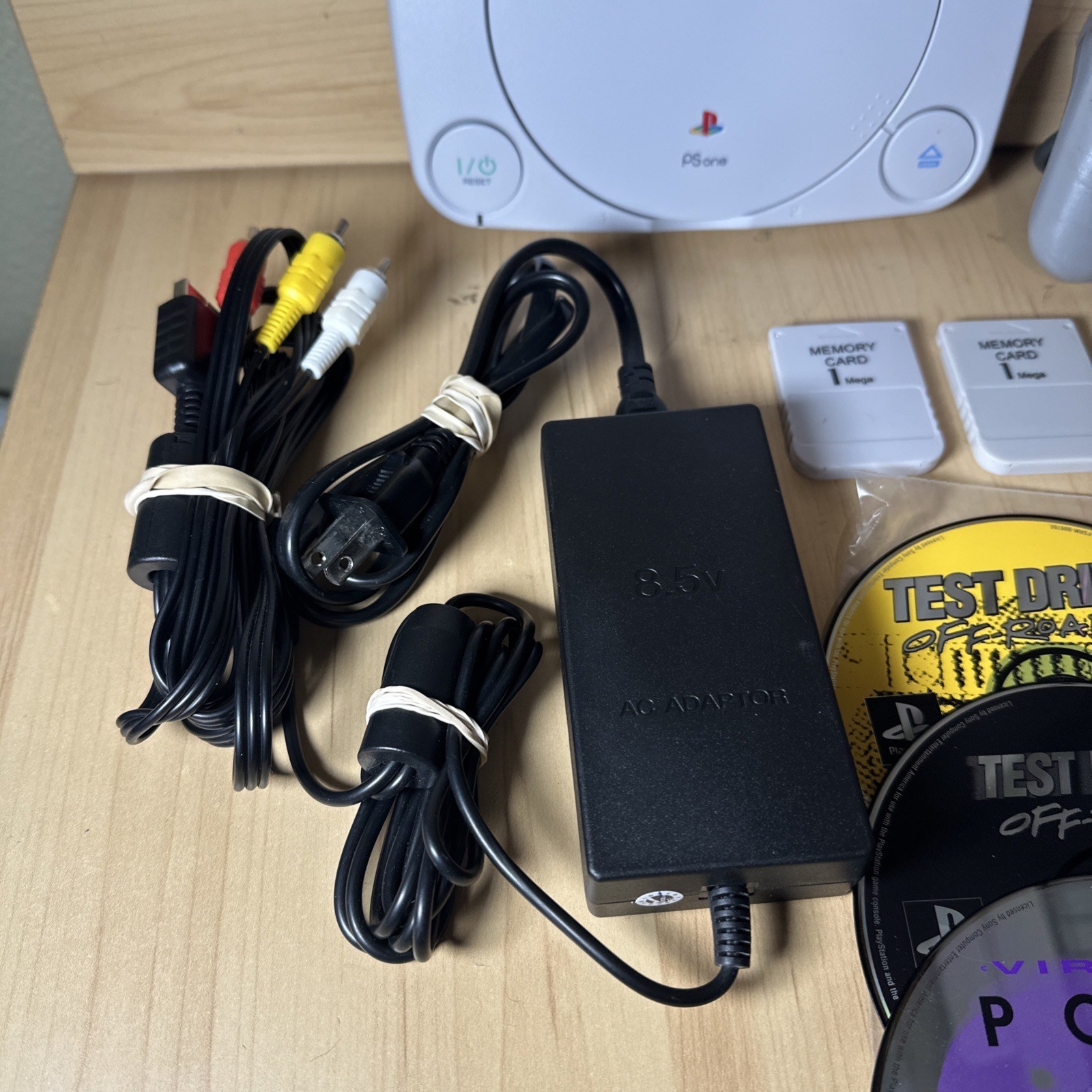 BUNDLE Sony Playstation 1 PSOne Console 2 Controllers + Memory SCPH-101 8 GAMES