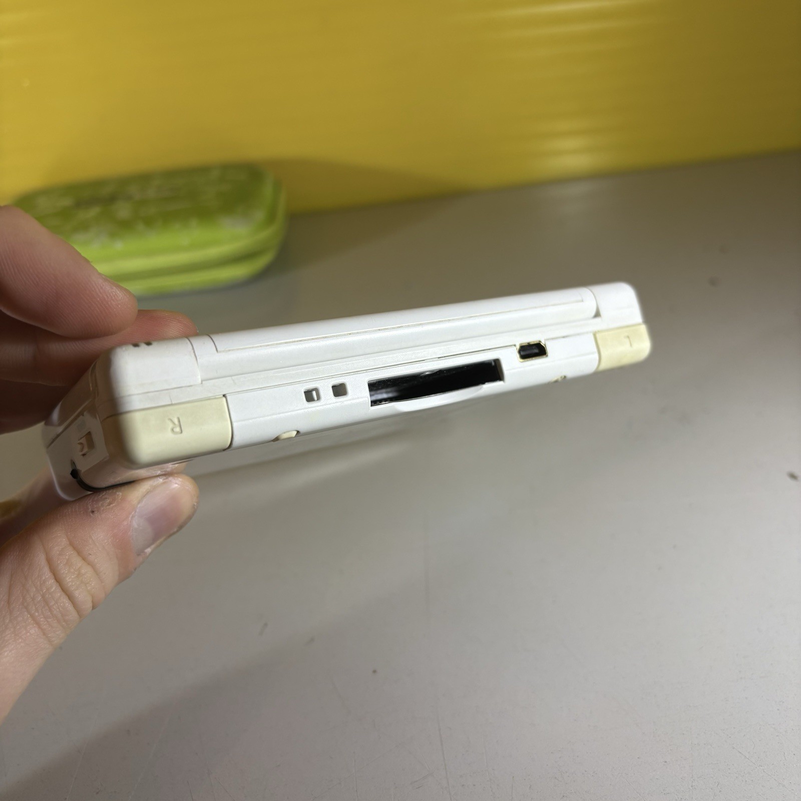 NINTENDO DS LITE WHITE – ORIGINAL TESTED AND WORKING + CHARGER AND NIB