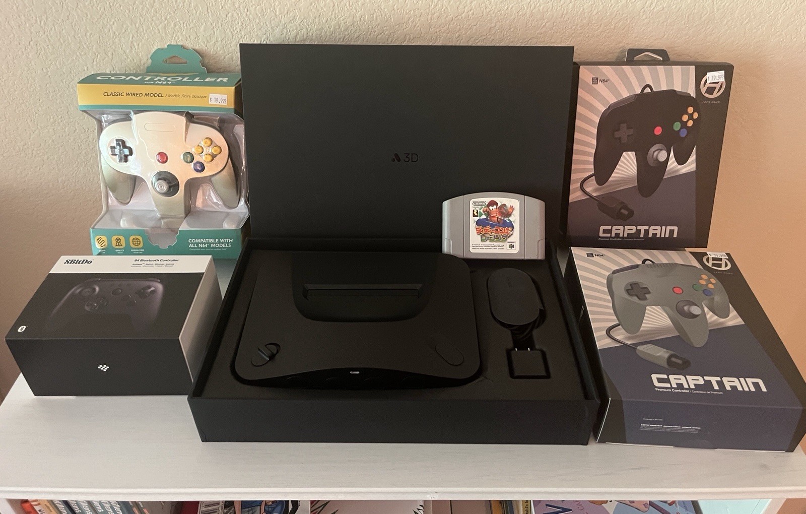 Analogue 3D 4K black with 8BitDo Controller, 3 wired Controllers and Game