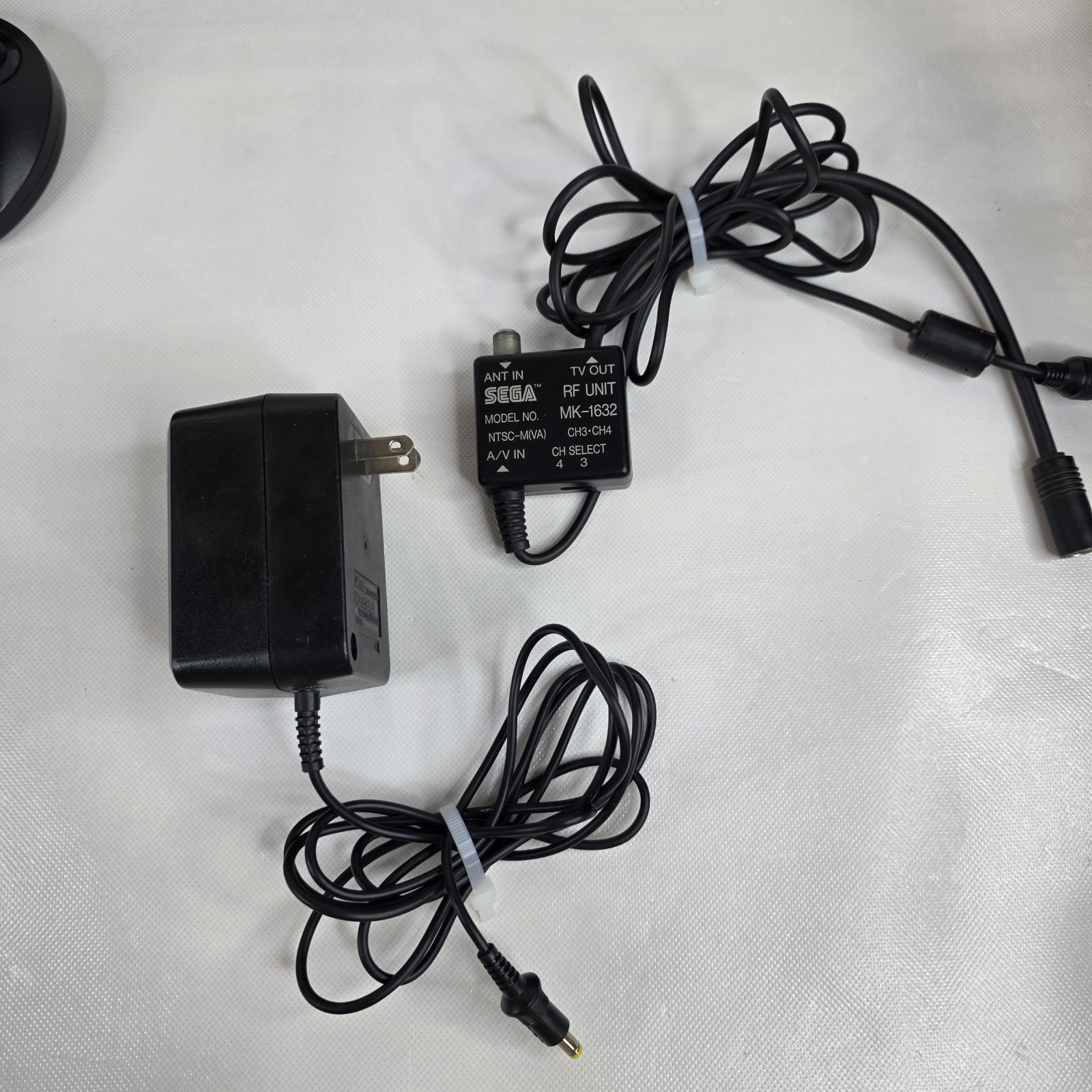 Sega Genesis 2 Console Bundle Model MK-1631 W/ 2 Controllers + 3 Games – Tested
