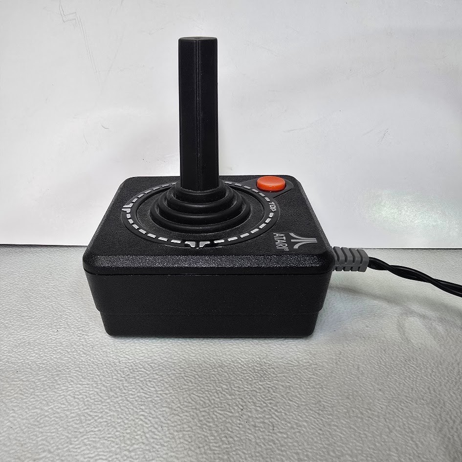 Atari TV Games Plug & Play Joystick Console 2008 Jakks Pacific Classic Retro AV