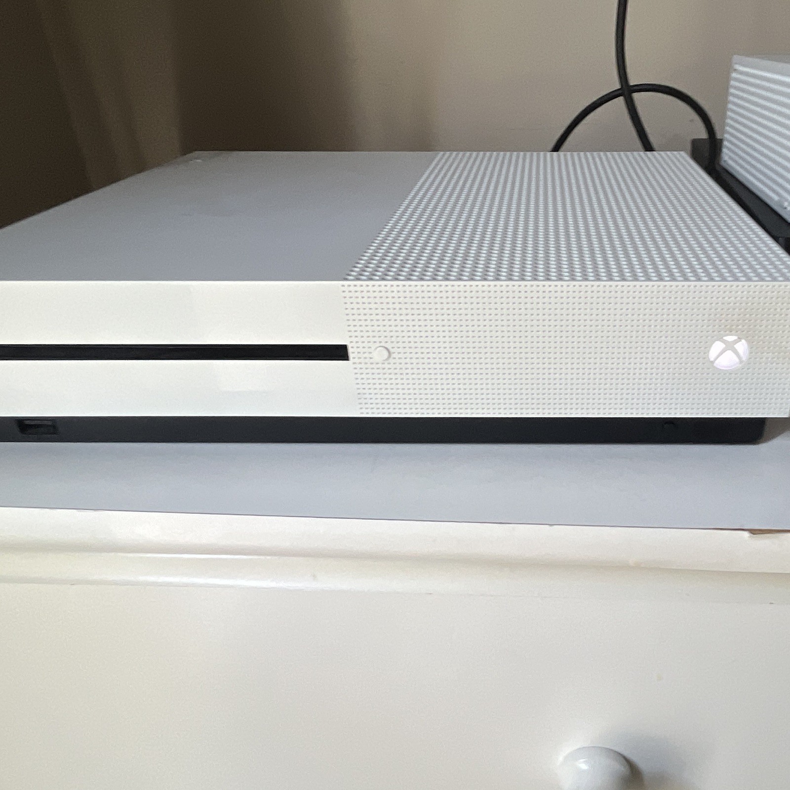 Microsoft Xbox One S 1TB White Home Console 4K HDMI USB-A Wi-Fi MPN 1681