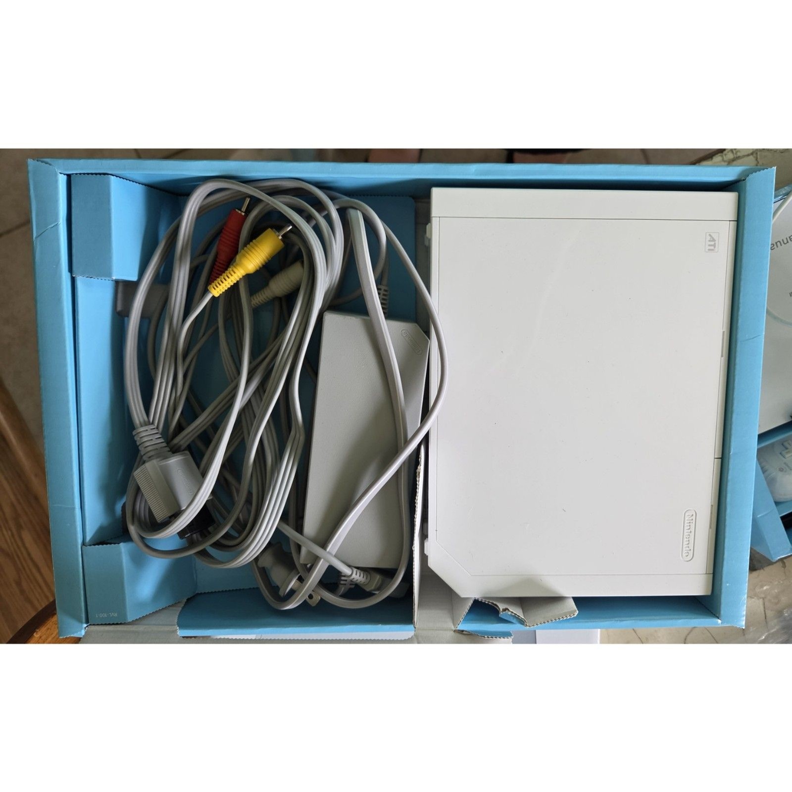 NINTENDO WII BUNDLE COMPLETE WITH (6) GAMES WII SPORTS GREAT CONDITION