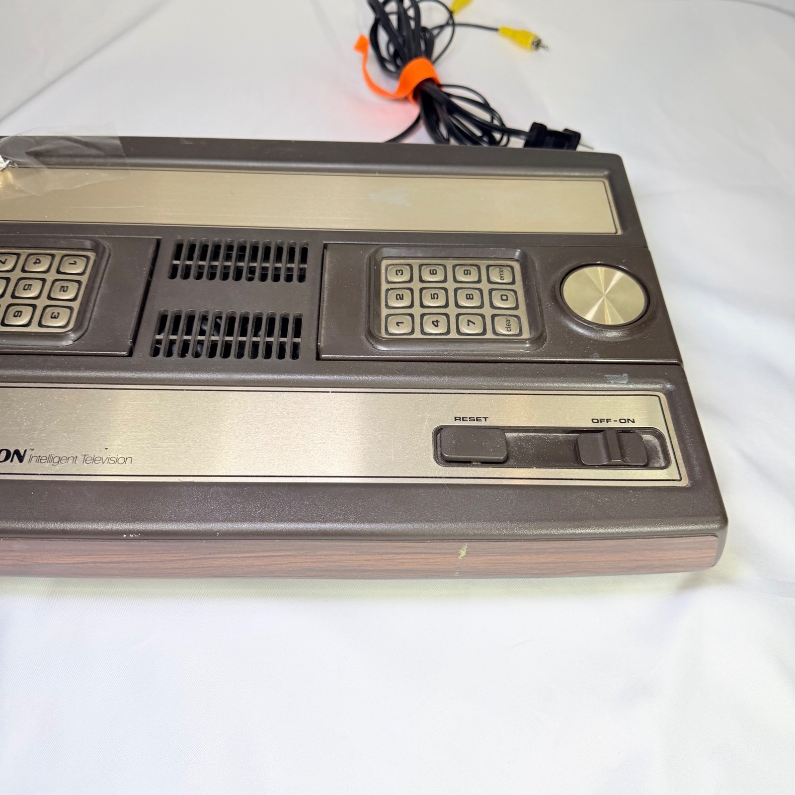 Mattel Electronics Intellivision Model 2609 Vintage Video Game Console Woodgrain