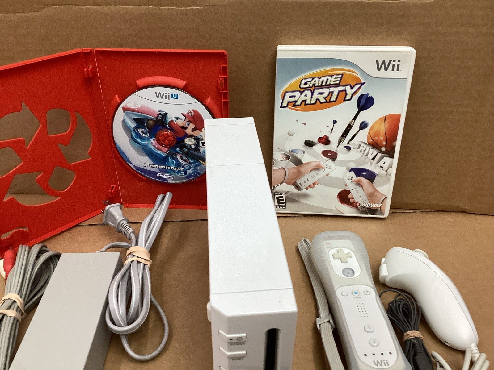 Nintendo Wii Console Bundle WII Console Controllers Charger WII PLAY GAME #5