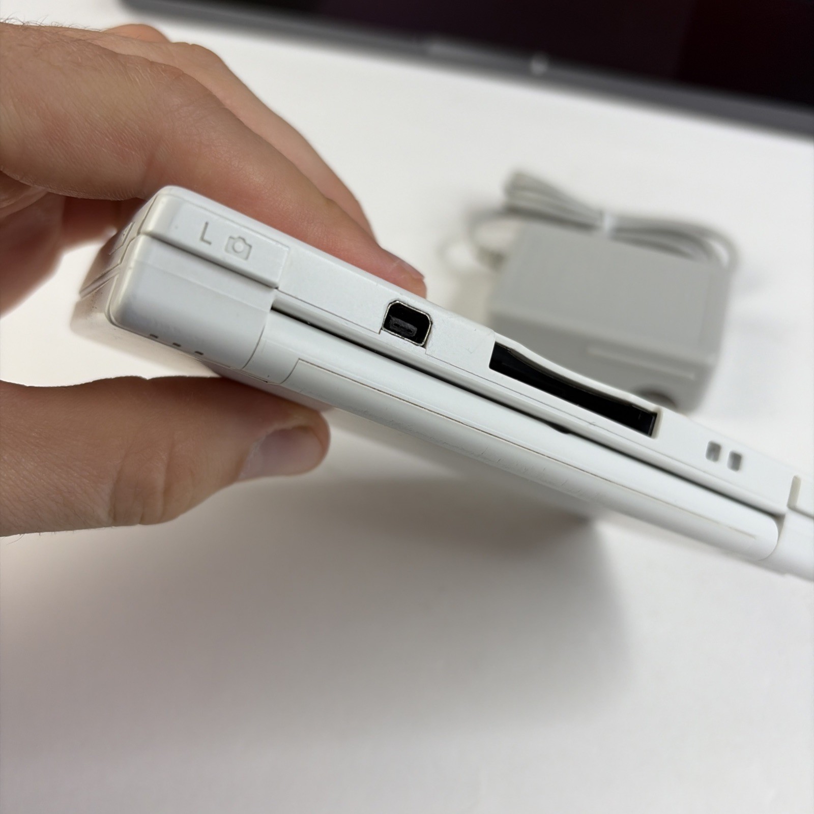 Nintendo DSi White Handheld Game Console with Charger. TESTED/WORKING US Model