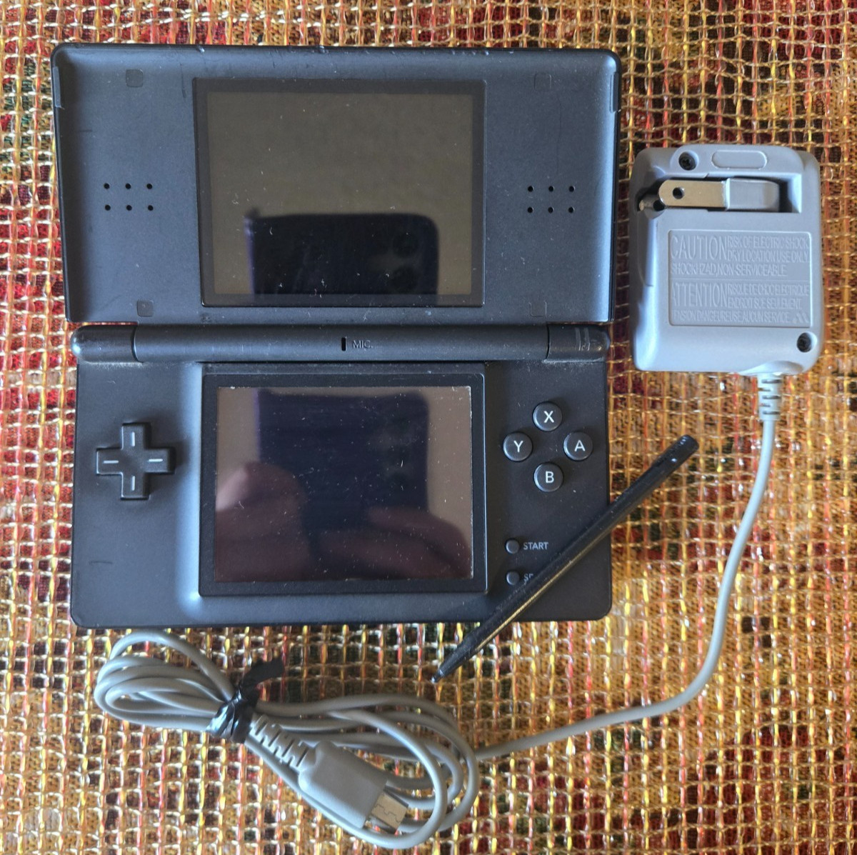 Nintendo DS Lite Console Black With Games, Charger & Stylus TESTED