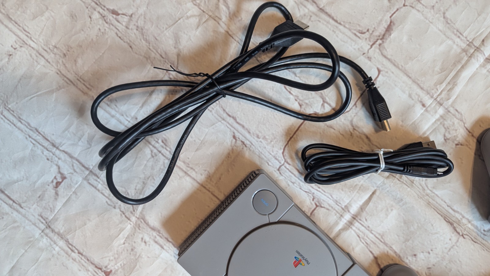 PLAYSTATION ONE CONSOLE W/ CONTROLLERS PLAYSTION CLASSIC PRELOVED