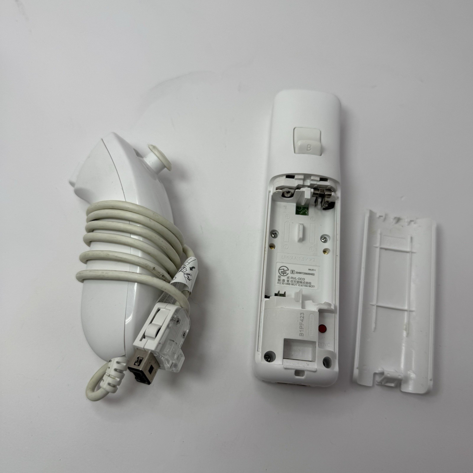 Nintendo Wii Console White Complete with all Wires & Tested RVL-001 w/ Wiimote