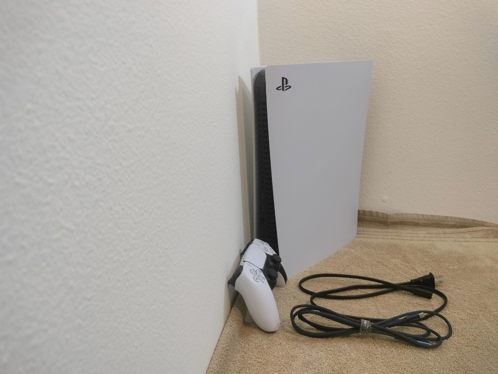 PlayStation 5 Disc Edition (CFI-1015B) – Superb Condition – $450 / $500 Reserve