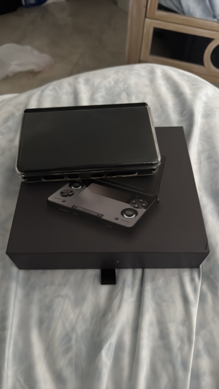 Ayn Thor Pro 12 + 256 GB with Included Accessories