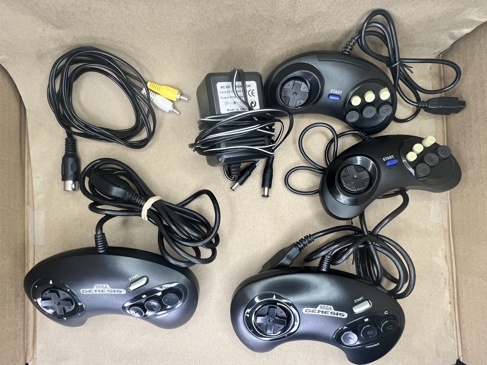 Sega Genesis 1 Console + 2 Games & 4 controllers (2-OEM, 2-3rdP) – TESTED-WORKS