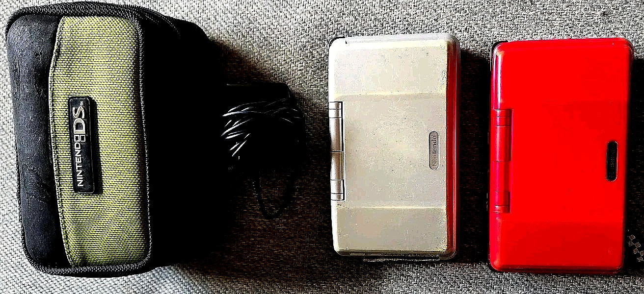 2 NINTENDO DS SYSTEMS Bundle Red & Gray both consoles work Bag Charger See Pics