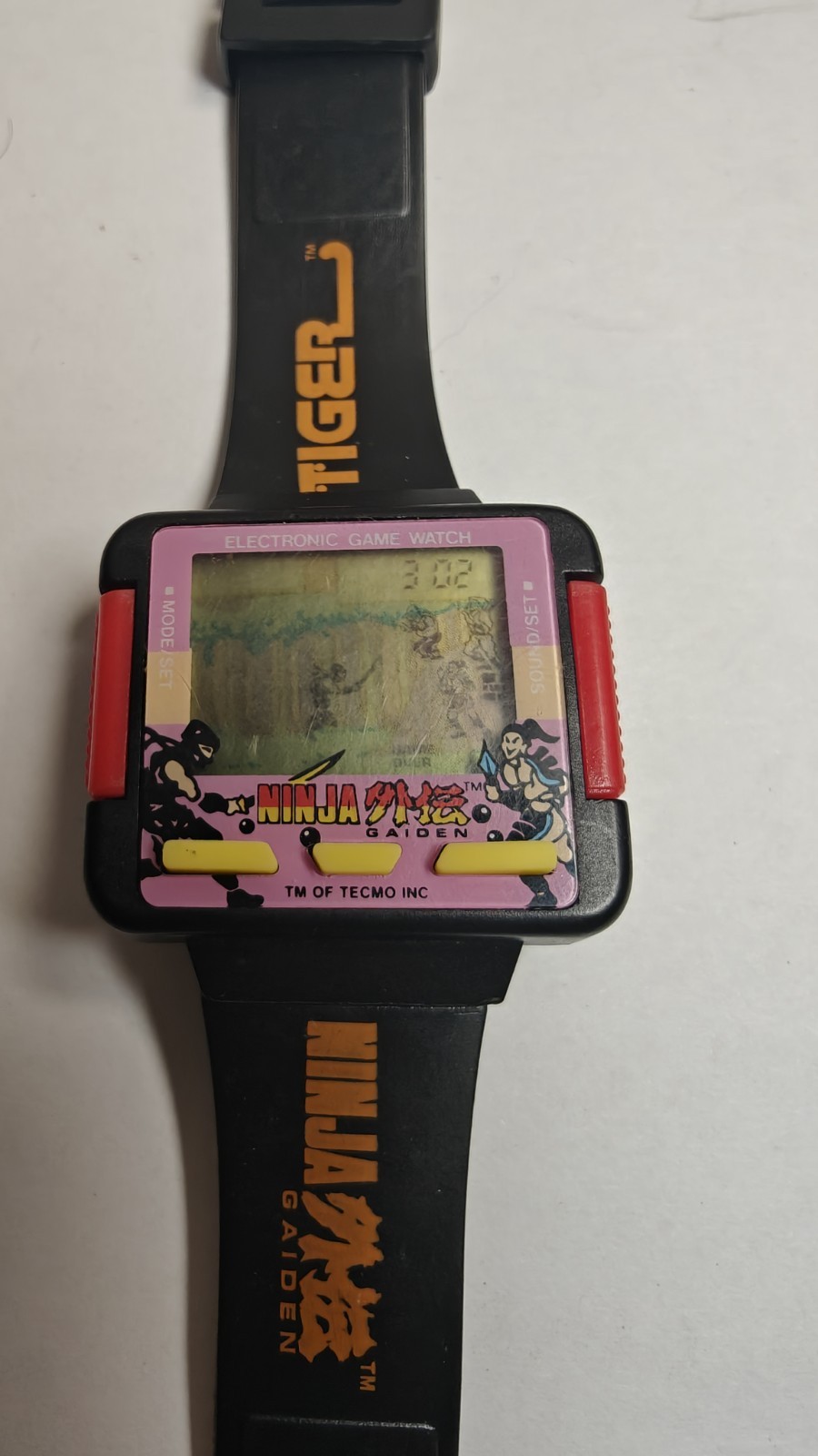 GIG TIGER NINJA GAIDEN VIDEO GAME WATCH HANDHELD VINTAGE 1990