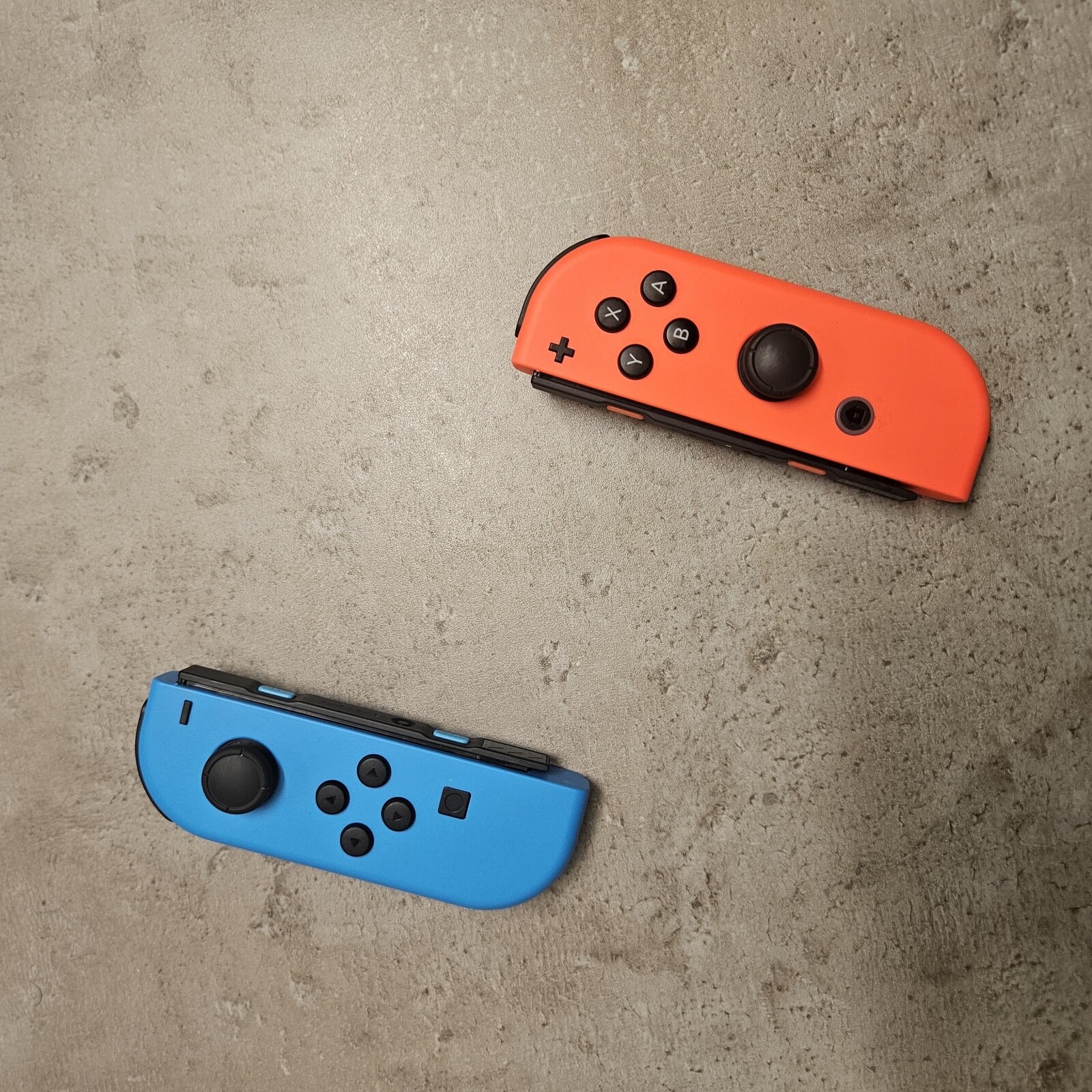 Nintendo Switch Console avec carte mémoire de 128 GB et EA SPORTS FC25