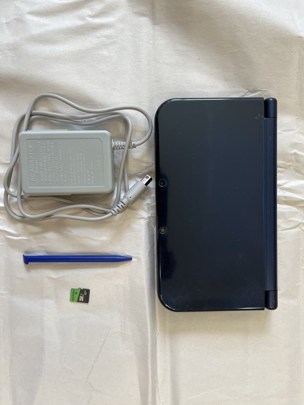 “New” Nintendo 3DS XL/LL Blue w/ Stylus, AC, & 32G Micro SD Card