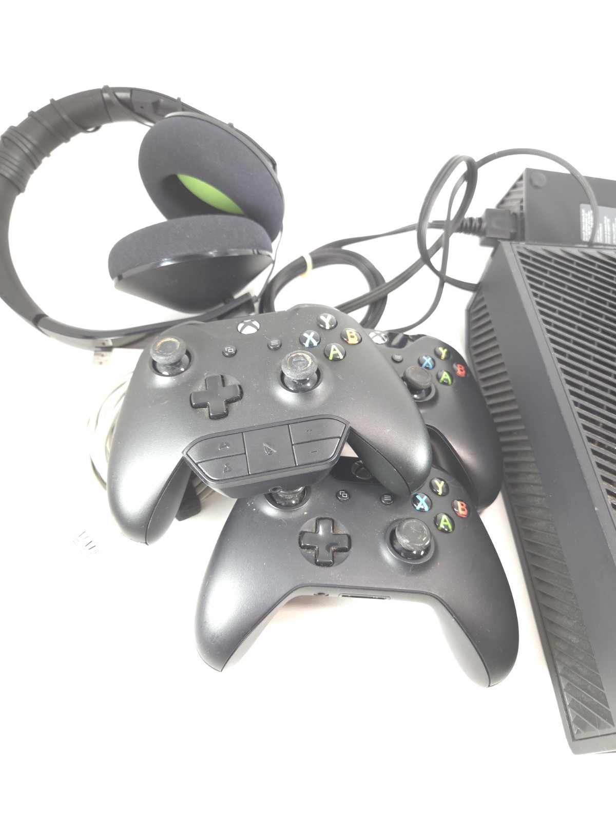 Microsoft Xbox One Black With 3 Controllers, Power Cord, Headphone