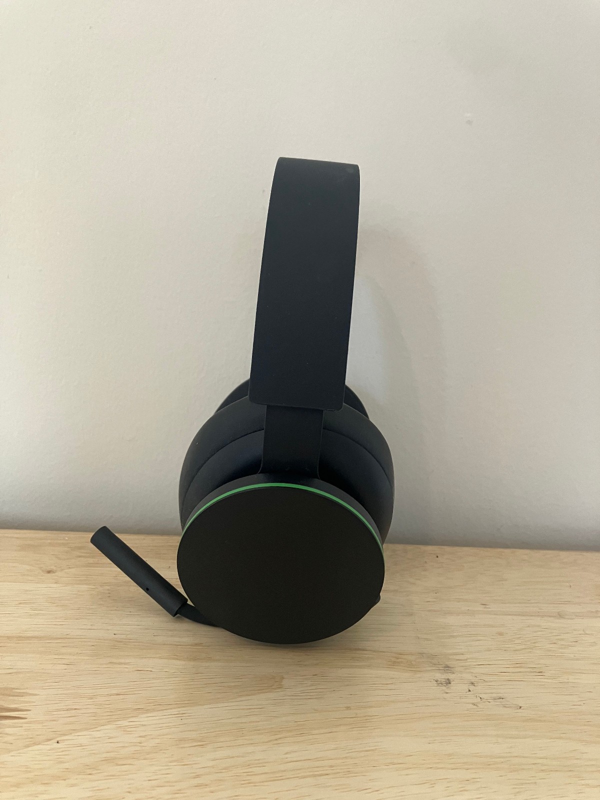 Microsoft Xbox Series X 1TB with Controller and Headset — Black 4K UHD
