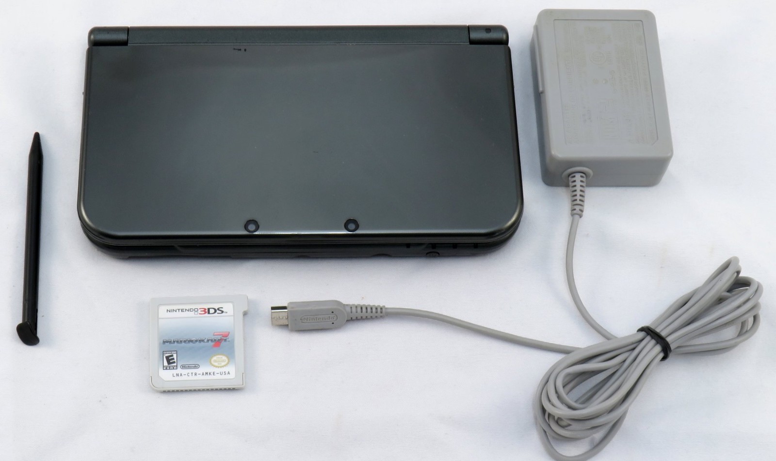 ‘New Nintendo 3DS XL’ Met Black Console w/ Stylus & Charger + MarioKart 7 Game
