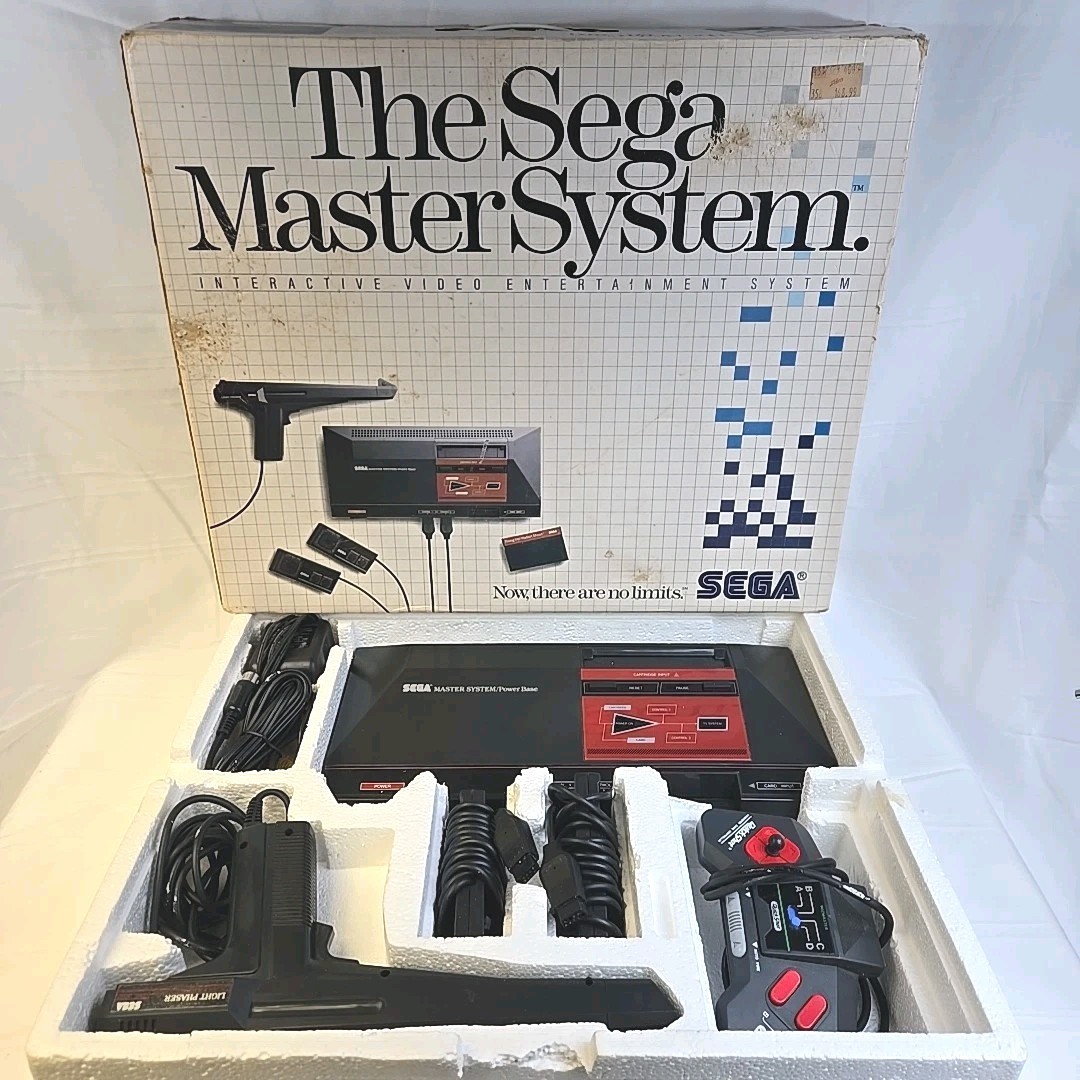 Vintage Sega Master System Console 1986 w/ Light Phaser, Quickshot & Box