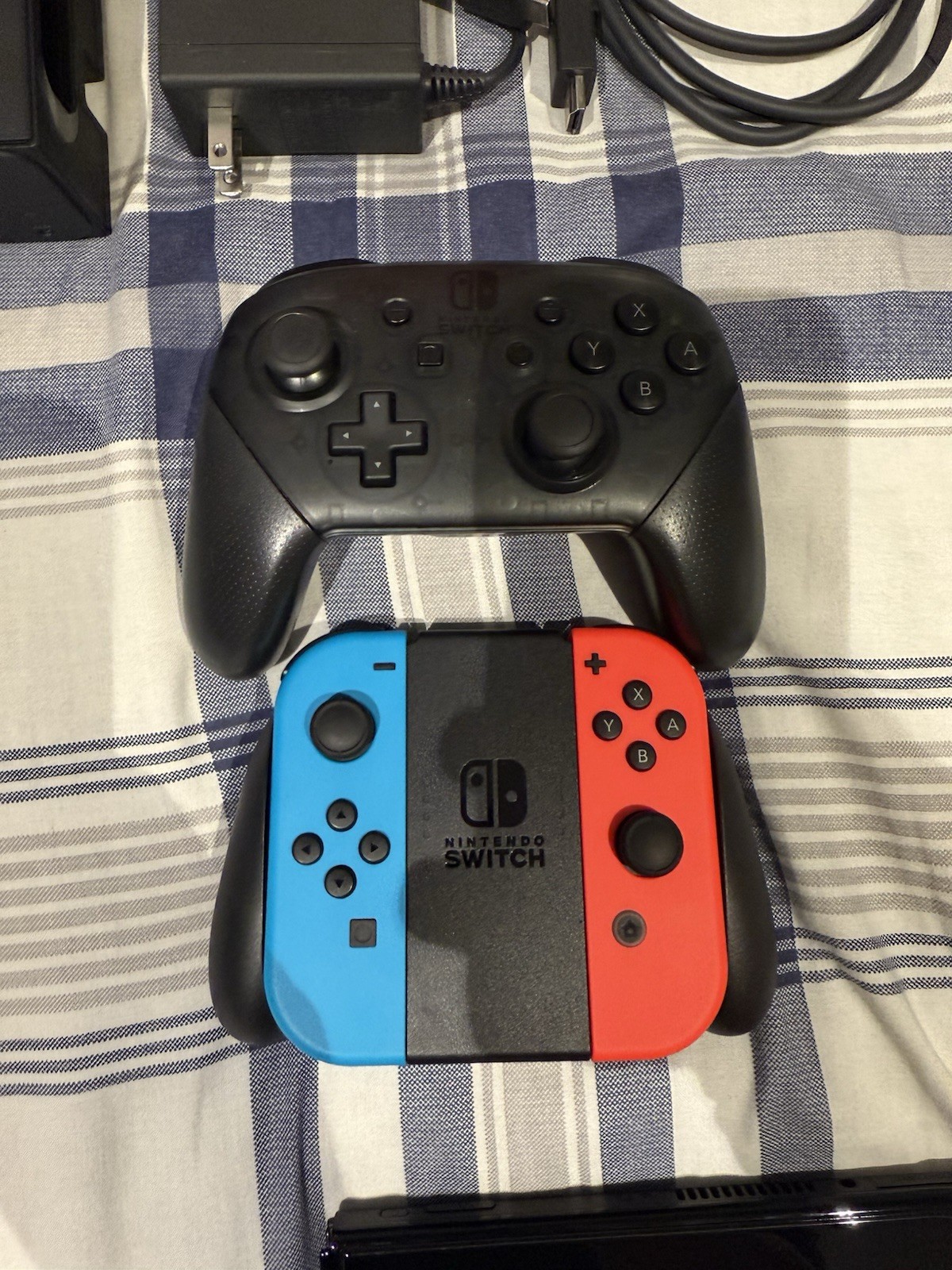 Nintendo Switch OLED Model HEG-001 64GB – Black/Neon Red/Neon With extras!