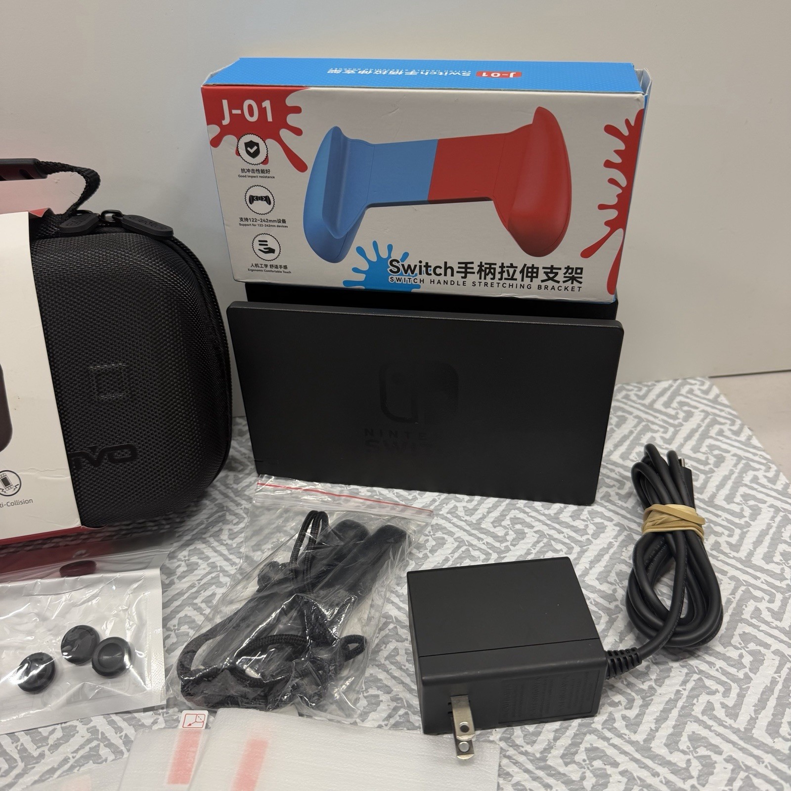Nintendo Switch V2 Neon Gray/Red Bundle HAC-001(-01) – Case & Accessories READ!